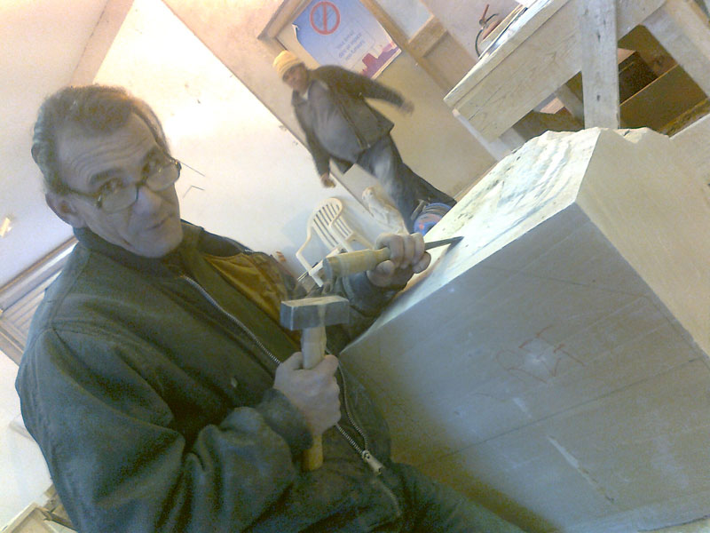 St&eacute;phane taille la pierre